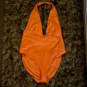 Backless one piece swimsuit with bow in the back😍